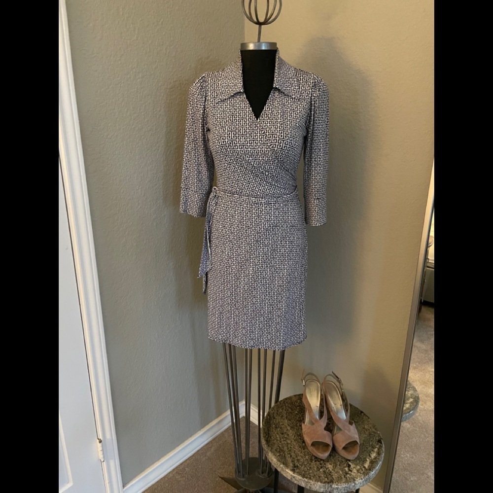 Laundry by Shelli Segal wrap dress